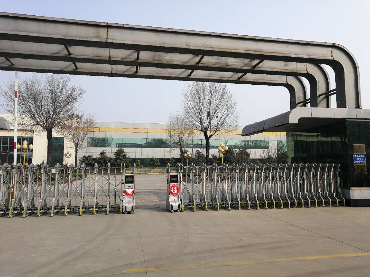 自動伸縮門的特點(diǎn)說明